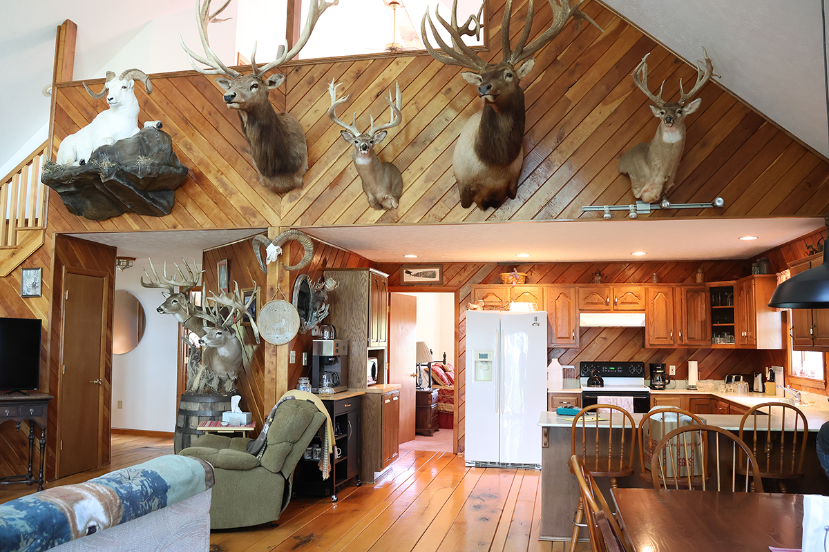 PVA-entrance Paradise Valley Adventures lodge porch entrance